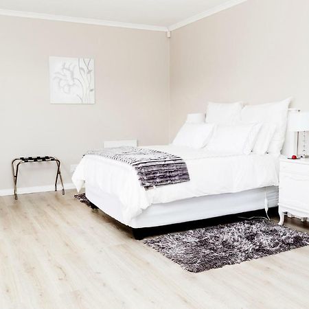 Settle Inn Self Catering Accommodation 콜체스터 외부 사진