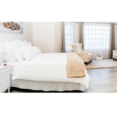 Settle Inn Self Catering Accommodation 콜체스터 외부 사진