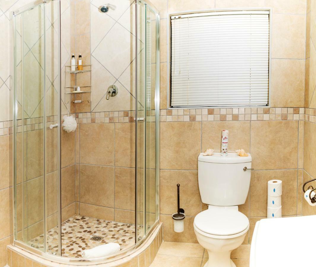 Settle Inn Self Catering Accommodation 콜체스터 외부 사진