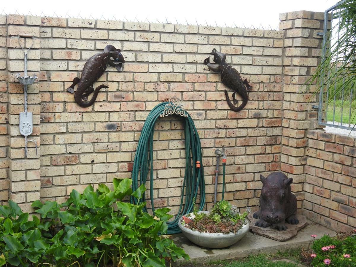 Settle Inn Self Catering Accommodation 콜체스터 외부 사진