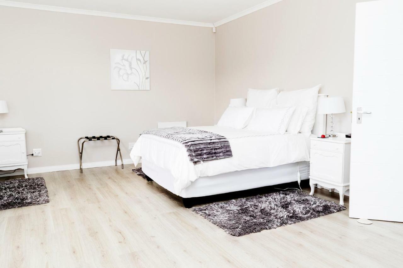 Settle Inn Self Catering Accommodation 콜체스터 외부 사진