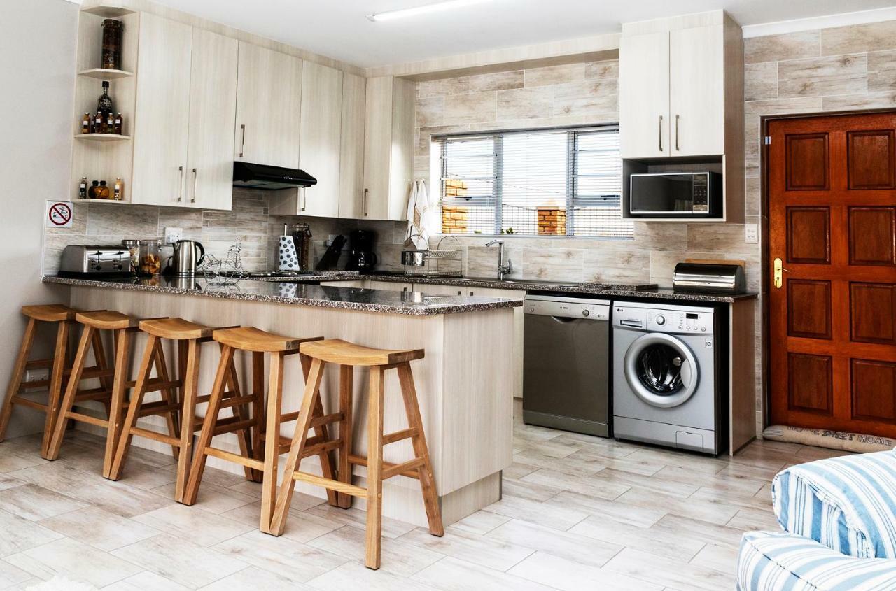 Settle Inn Self Catering Accommodation 콜체스터 외부 사진
