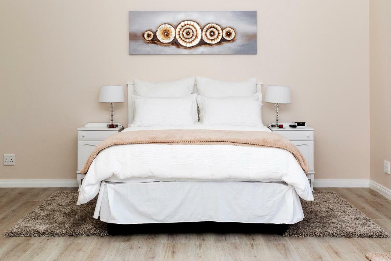 Settle Inn Self Catering Accommodation 콜체스터 외부 사진