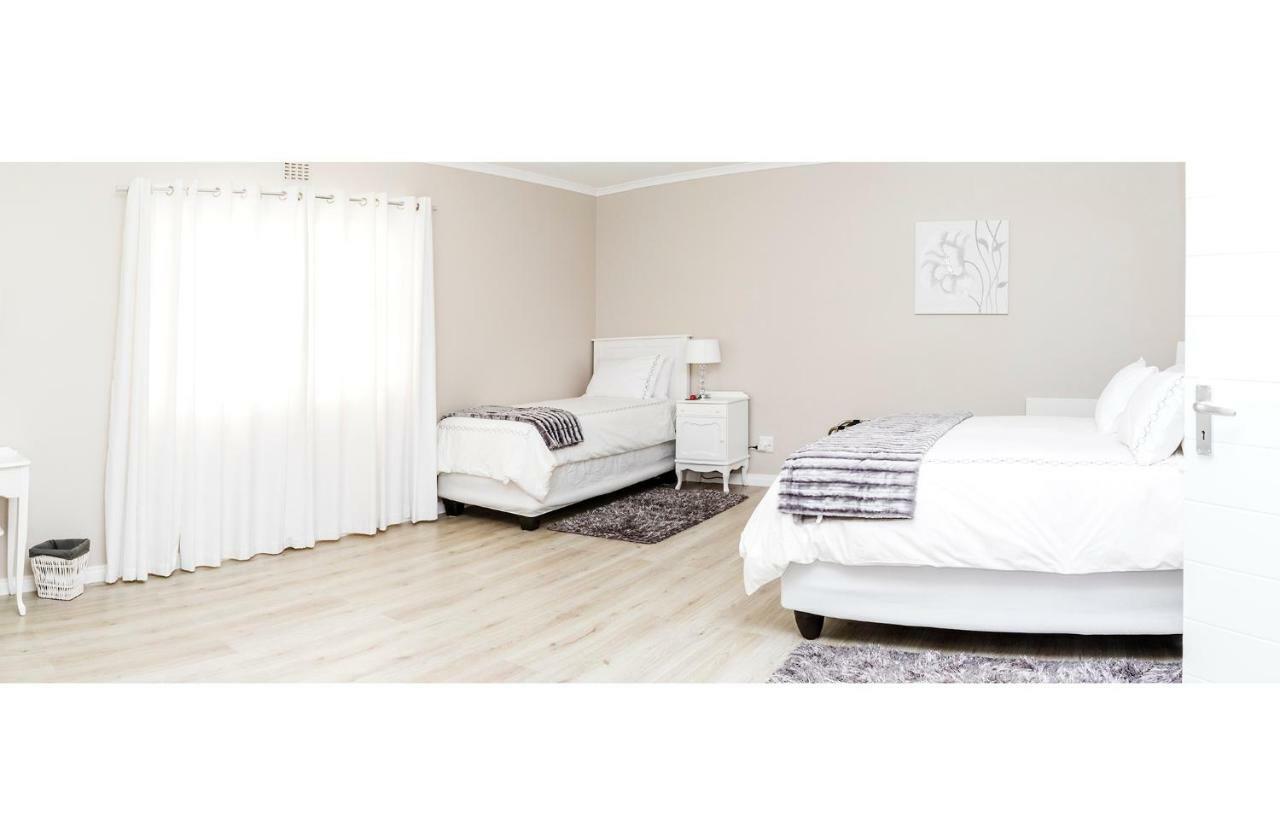Settle Inn Self Catering Accommodation 콜체스터 외부 사진